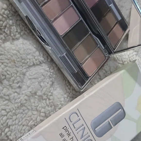 Clinique All About Shadow Palette - Pink Honey Affair - Picture 3 of 3